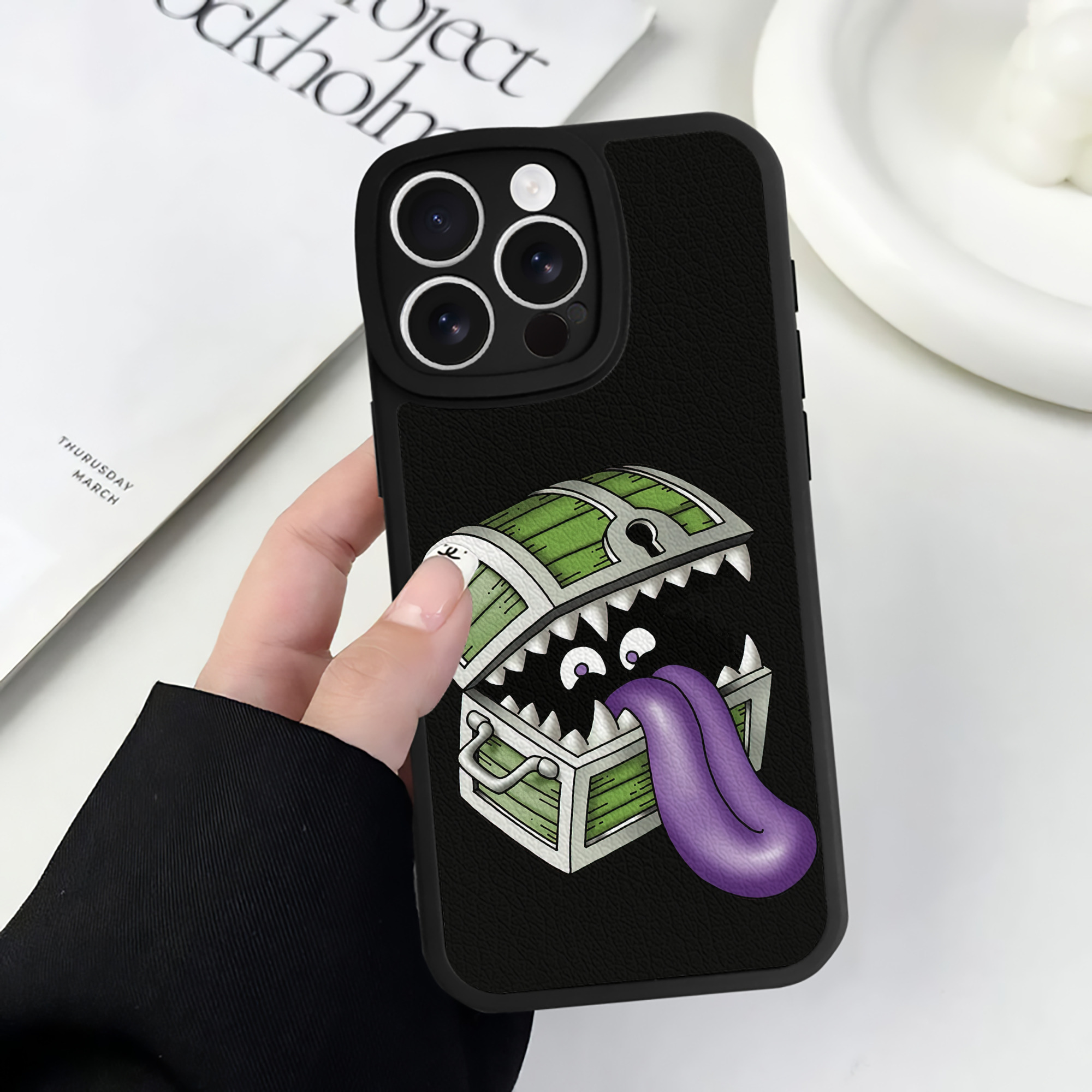 （画像用） ドラゴンクエスト Doragon Kuesuto Dragon Quest 【iPhone 16シリーズ対応】シリコンスマホケース（レザー調） 材質：シリコン